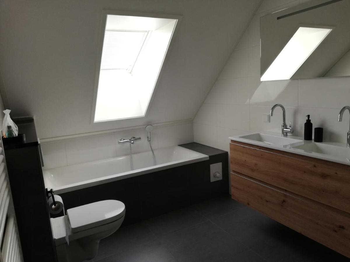 Paardenstal Apartment Холум Екстериор снимка